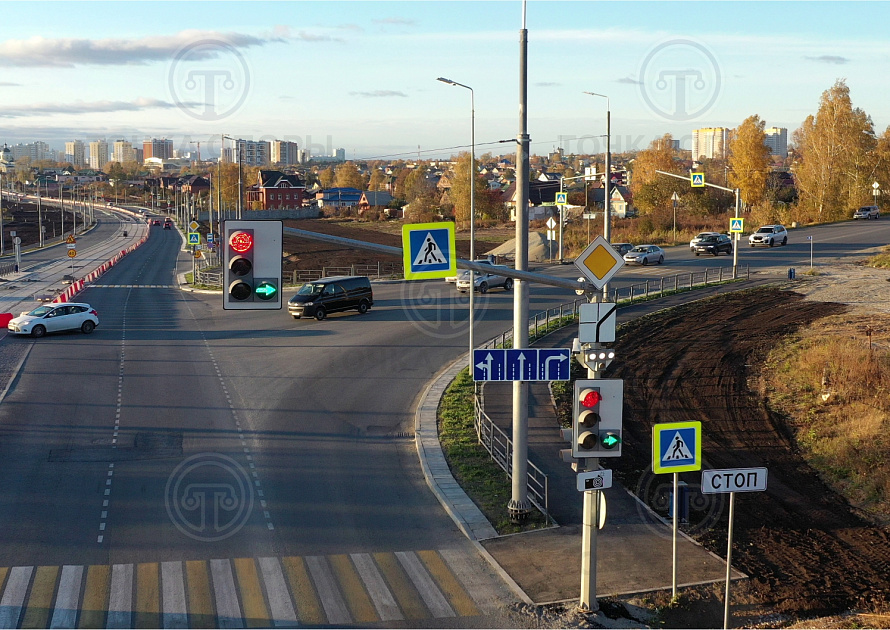 Поставка в город Верхняя Пышма, Успенский проспект, светофорных опор ОГСГ, ОСФГ